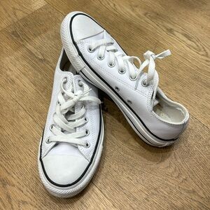 Converse white All-Stars women’s size 7 low top